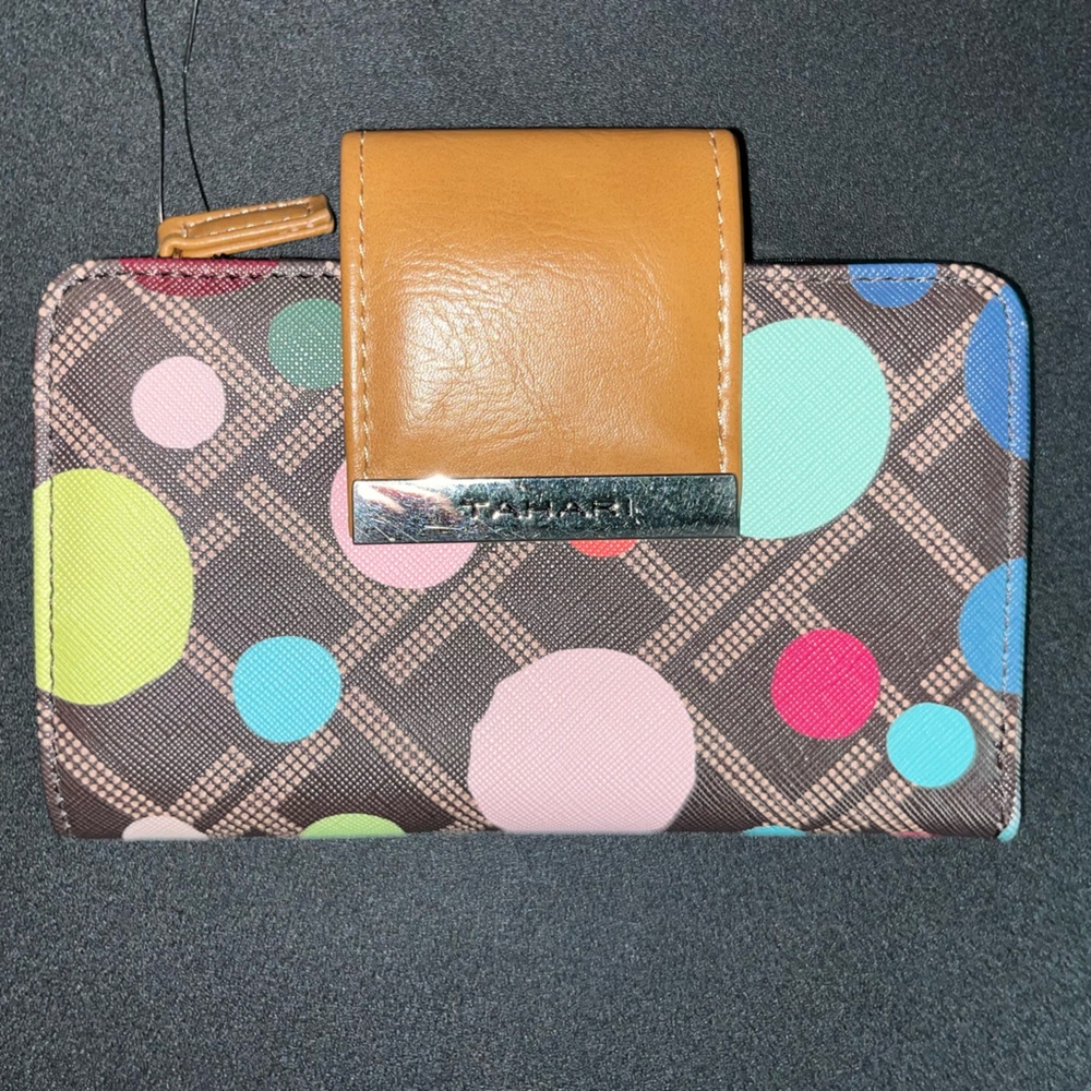 Tahari RFID wallet NWT